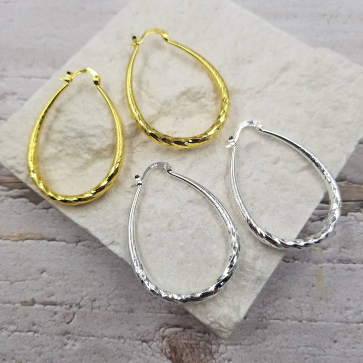 Treasure Wholesale - Textured Yellow Gold & Silver Oval Hoop Earrings: Gold